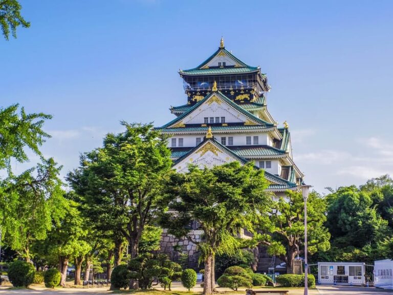 1-Day Walking Tour in Osaka：Castle, Temples and Ukiyoe
