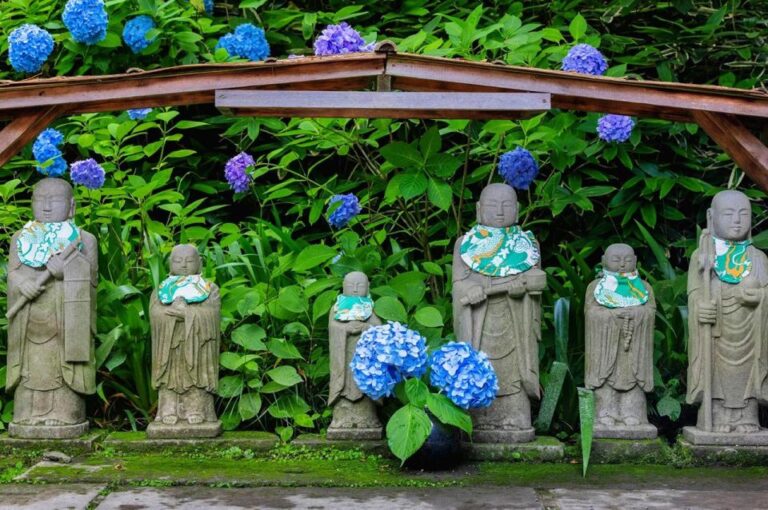 From Tokyo: Kamakura, Hasedera Temple and Enoshima Day Trip