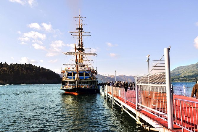 Gotemba Outlet Mall Plus Lake Kawaguchi or Hakone Tour by Chartered Van