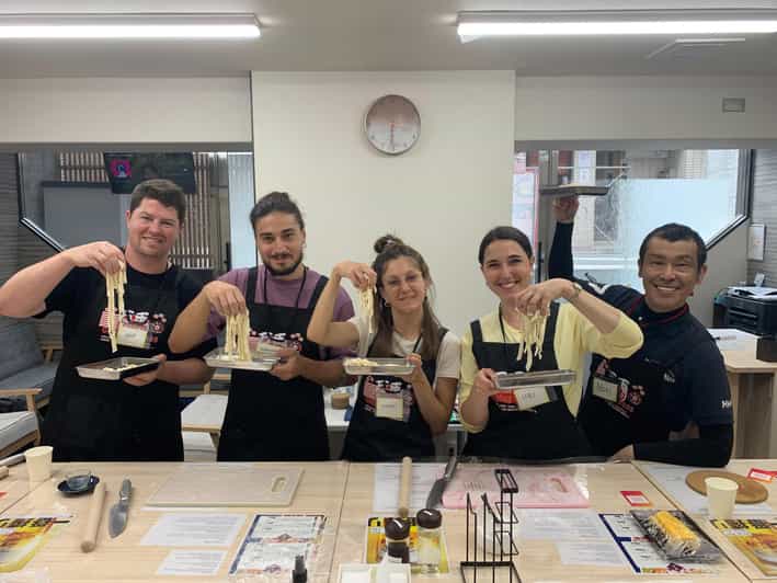 Kyoto: Japanese Udon and Sushi Cooking Class With Tastings