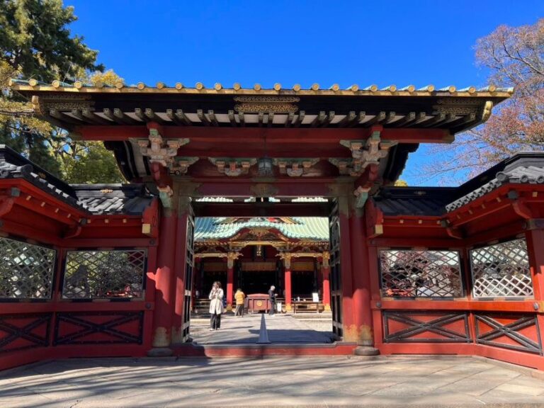 Old Town Walking Tour of Japanese History and Transition