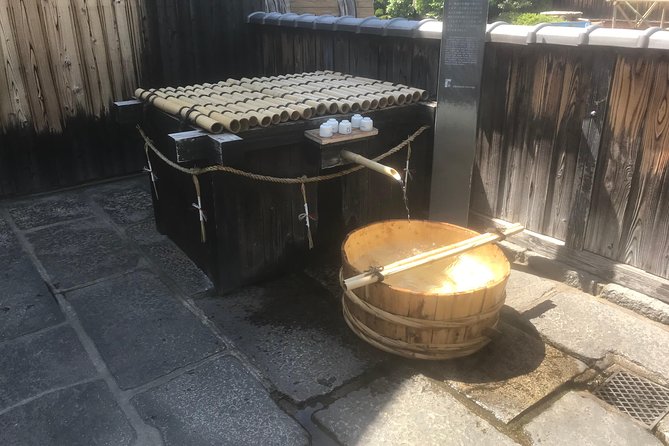 One Day Landing Tour of Fushimi-Inari Taisha and Sake Breweries