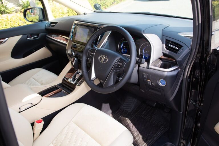 Private Transfer: From Tokyo 23 Wards to Narita Airport NRT