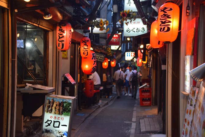 Shinjuku Izakaya and Golden Gai Bar Hopping Tour