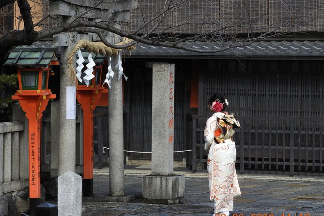 2 Hour Walking Historic Gion Tour in Kyoto Geisha Spotting Area - Inclusions