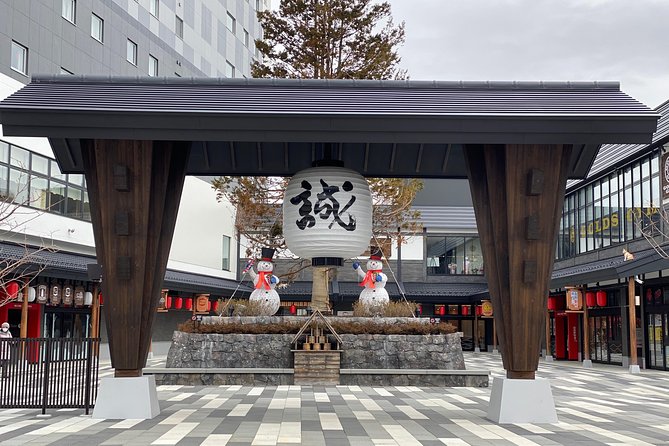 Dress Up in a High-Quality 'Hakama' Kimono and Enjoy a 30-minute Rickshaw Tour - Knowledgeable Local Guide