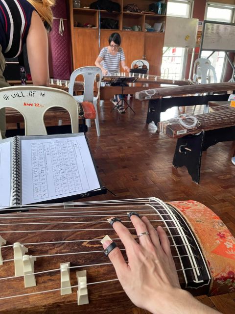 Experiential Lesson of the Japanese Instrument Koto - Instructor Information