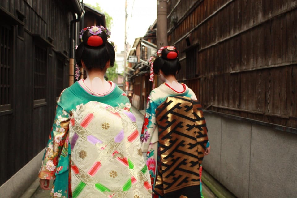 Kyoto: Gion Geisha District Walking Tour at Night - Activity Itinerary