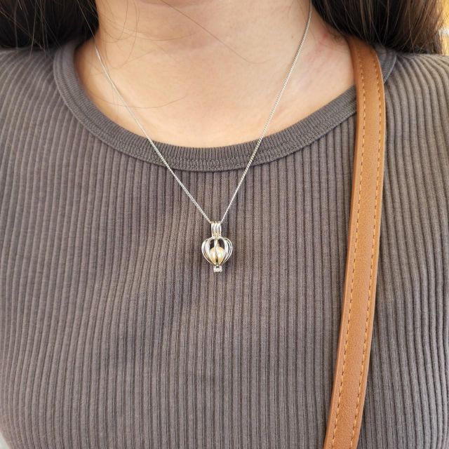 Osaka:Experience Extracting Pearls From Akoya Oysters - Instructor and Highlights