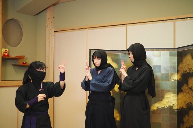 Tokyo: Ninja Experience and Show - Weapon Demonstration