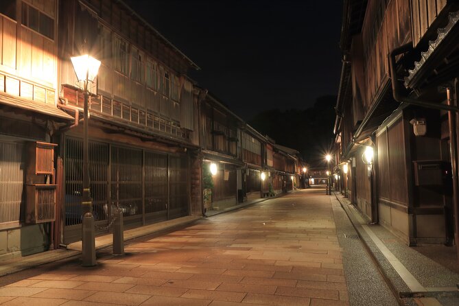 Kanazawa Private Night Photoshoot by Professional Photographer - Questions
