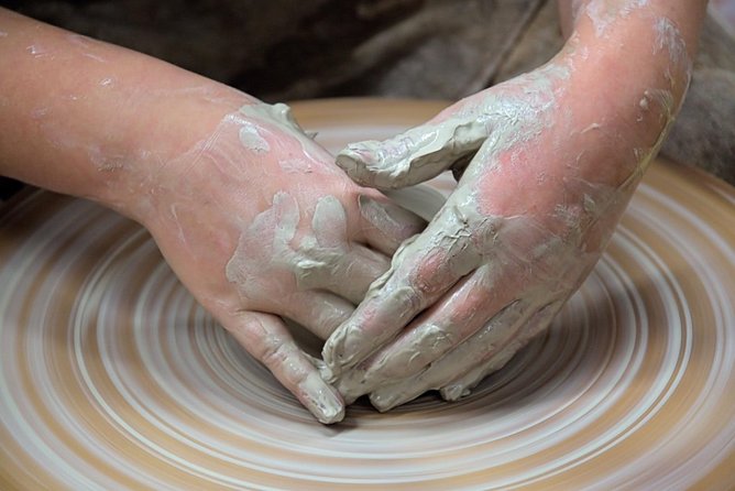 Pottery Workshop With Local Artist in Omotesando - Experience Highlights
