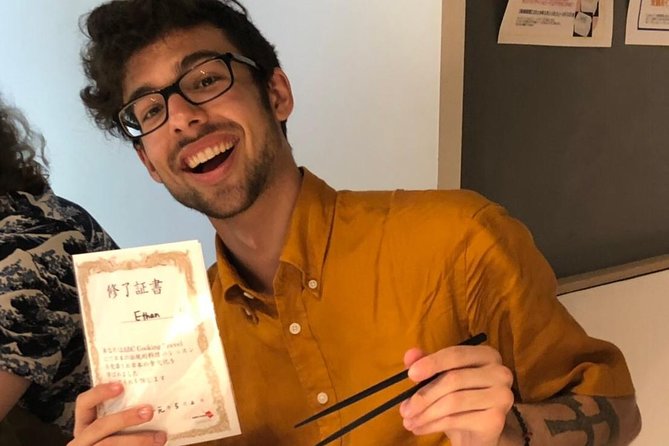 Tokyo Tsukiji Outer Fish Market Tour and Rolled Sushi Class - Experience Insights