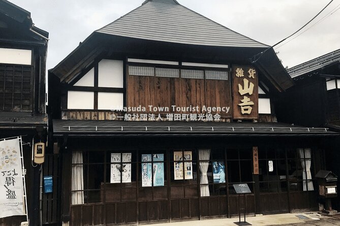 Walking Tour of Wealthy Merchants Storehouses in Akita - Architectural Highlights of the Storehouses