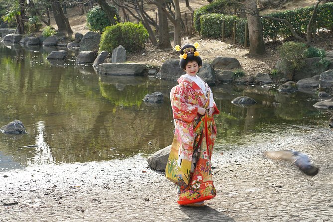 Kimono Wedding Photo Shot in Shrine Ceremony and Garden - Capturing Memorable Moments in Kimono