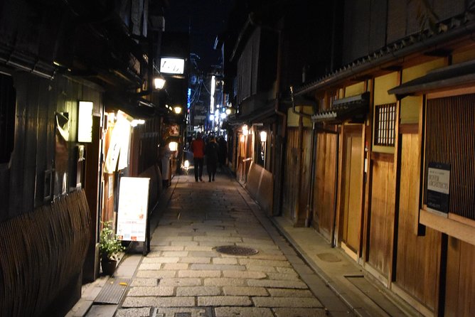 Kyoto Gion Night Walk & Japanese Whiskey Bar - Visit to Japanese Whiskey Bar
