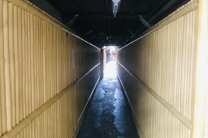 One Day Landing Type Sightseeing Around Kyotos Two Major Tourist Destinations "Fushimi Inari Taisha" - Historical Walking Tour of Higashiyama