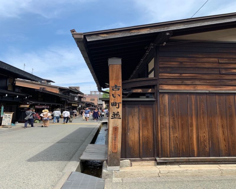 Takayama: Old Town Guided Walking Tour 45min. - Meeting Point