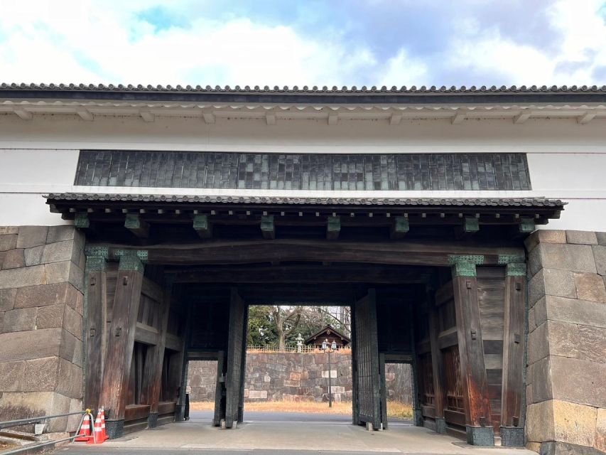 Tokyo :History,Nature Walking Tour of Around Imperial Palace - Inclusions