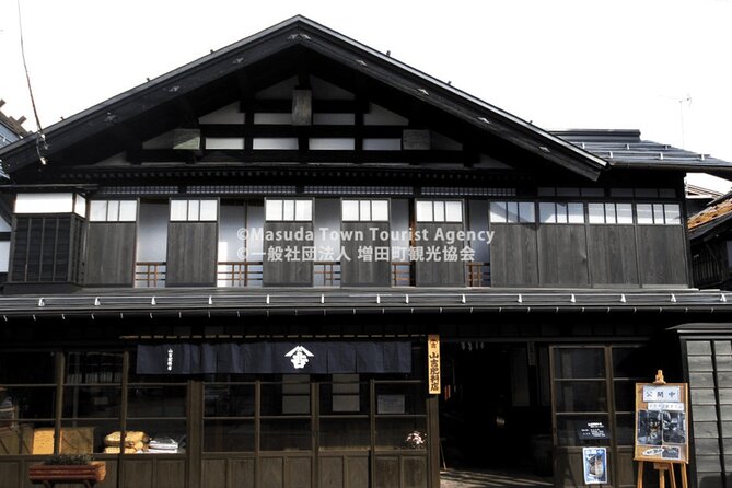 Walking Tour of Wealthy Merchants Storehouses in Akita - Insights Into the Regions History and Culture