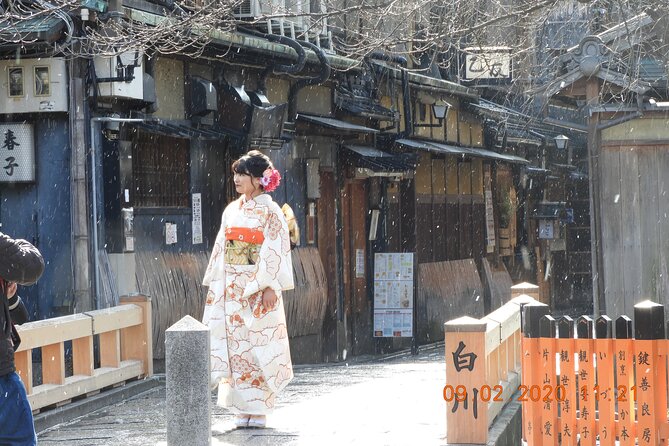 2 Hour Walking Historic Gion Tour in Kyoto Geisha Spotting Area - Tour Expectations