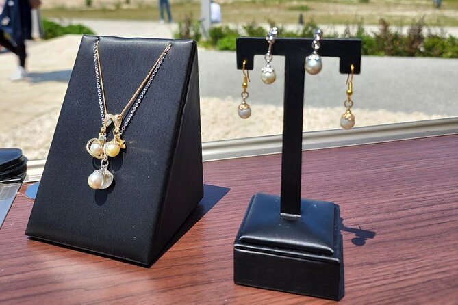 Experience Extracting Pearls From Akoya Oysters - Sustainability in Pearl Farming