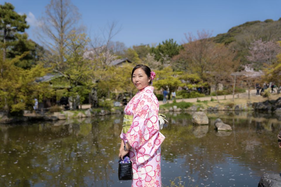Kyoto Portrait Tour With a Professional Photographer - Social Media