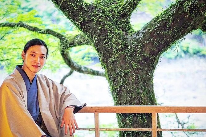 Luxuary Kyoto Taxi Tour W/Govt Licenced MBA Guide & Photographer - Guides Background and Expertise