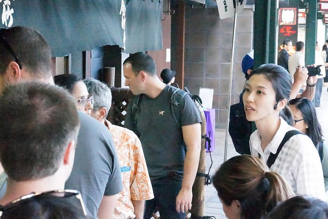 Gion Walking Tour by Night - Accessibility and Language Options