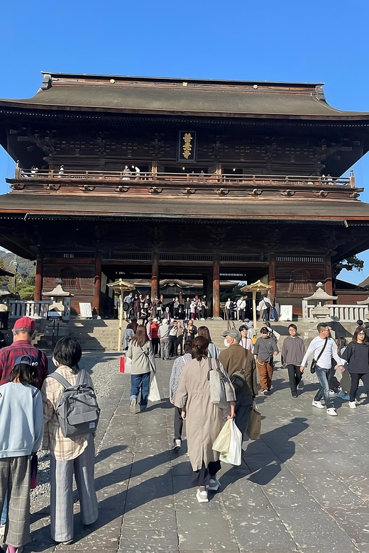 Snow Monkey & ZinkoJi With Sake Tasting Private Tour - Booking and Cancellation Policy