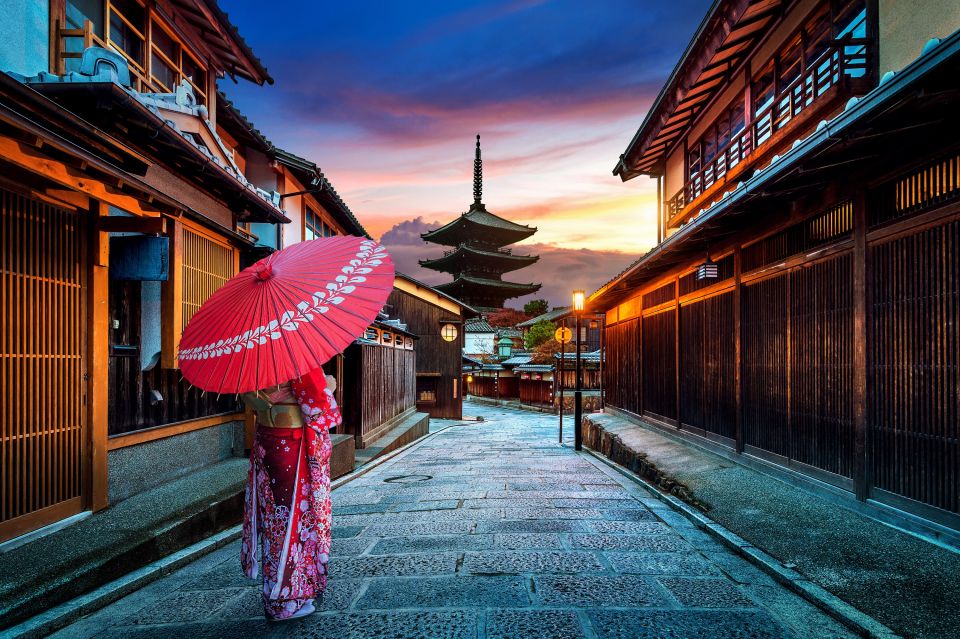 Kyoto: Gion District Guided Walking Tour at Night With Snack - Key Takeaways