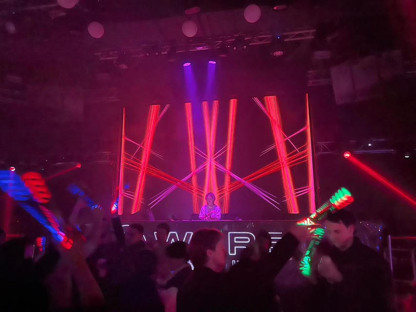 Tokyo Shinjuku Izakaya Drinking and Nightclubs - Key Takeaways